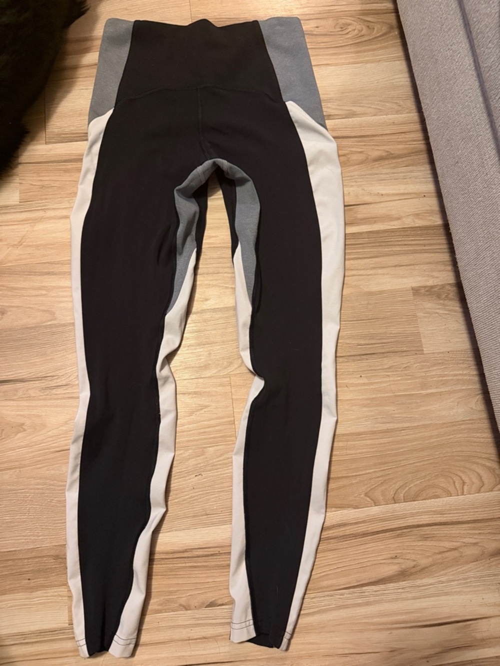 Athleta Black Gray White crest Colorblock tight High-Rise Leggings - Picture 4 of 4